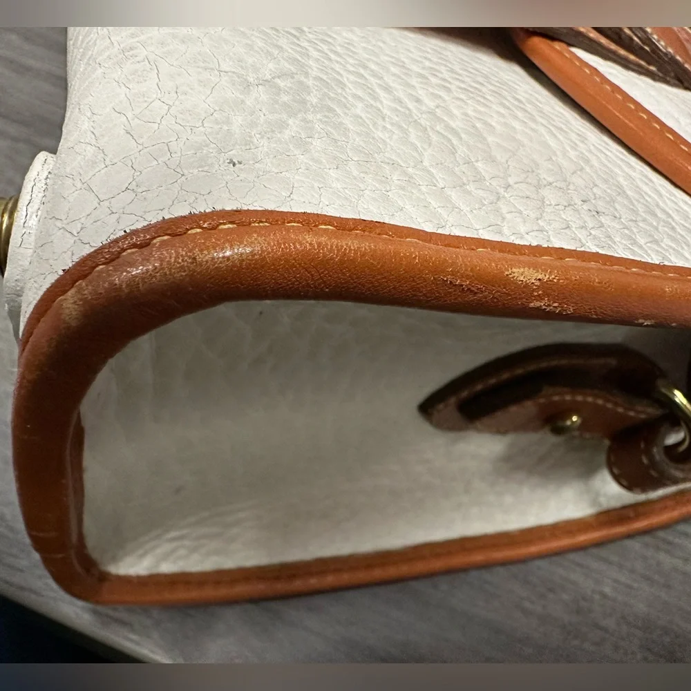 Vintage Dooney Bourke Leather White Essex Shoulder Bag Brass Hardware Tan Trim - Picture 10 of 17